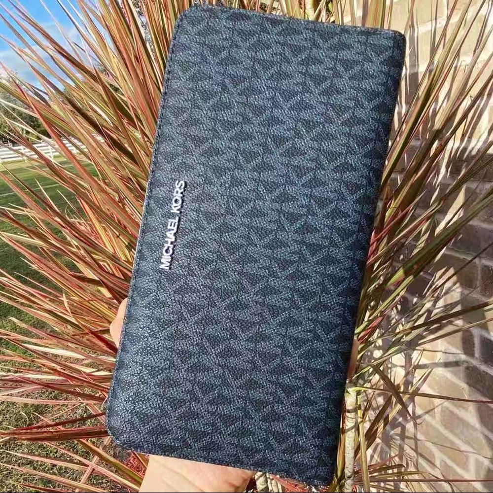 Gaby’sBags💕NWT Michael Kors Wallet - Picture 6 of 6